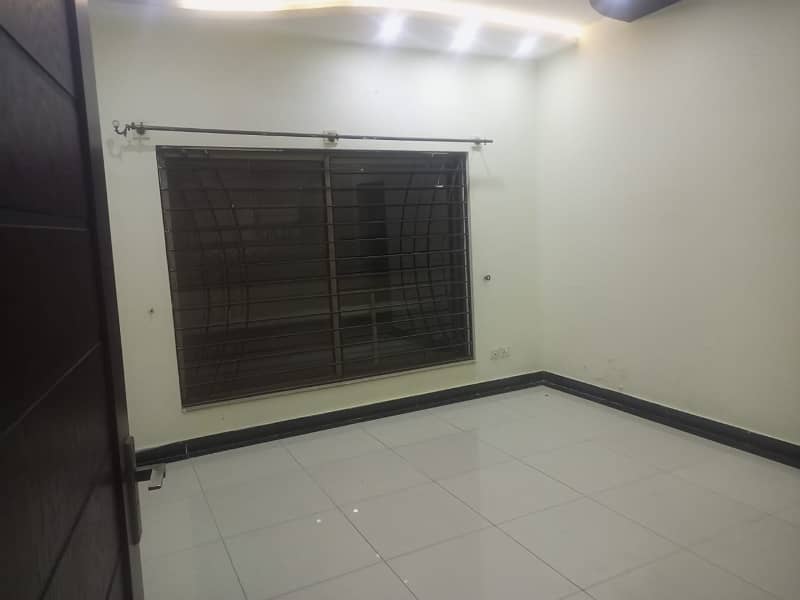 10 MARLA UPPER PORTION FOR RENT (Gas Available) 3