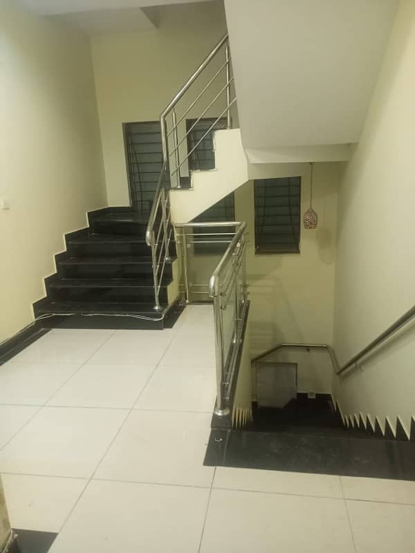 10 MARLA UPPER PORTION FOR RENT (Gas Available) 4