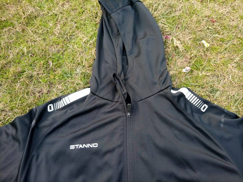 Stanno Brand Zipper and Hud 7