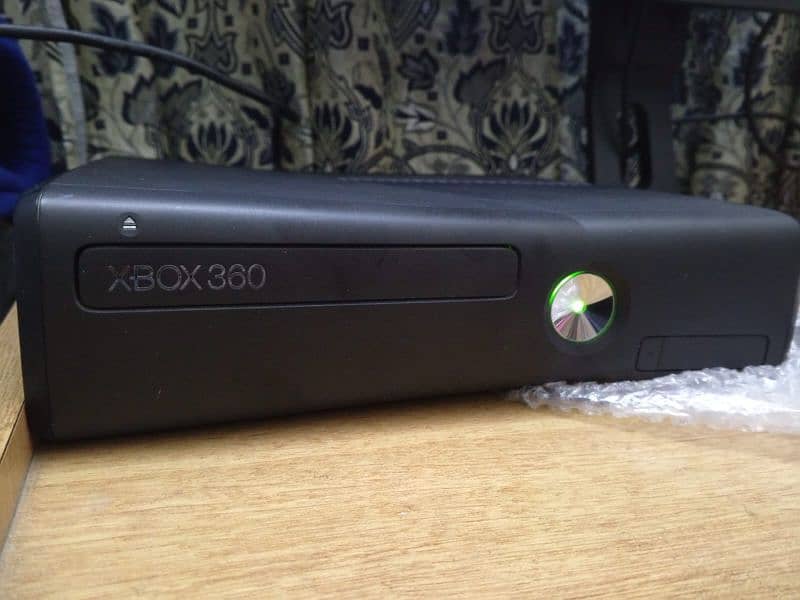 Xbox 360 Slim 4