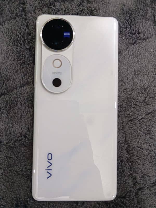 Vivo V40 0