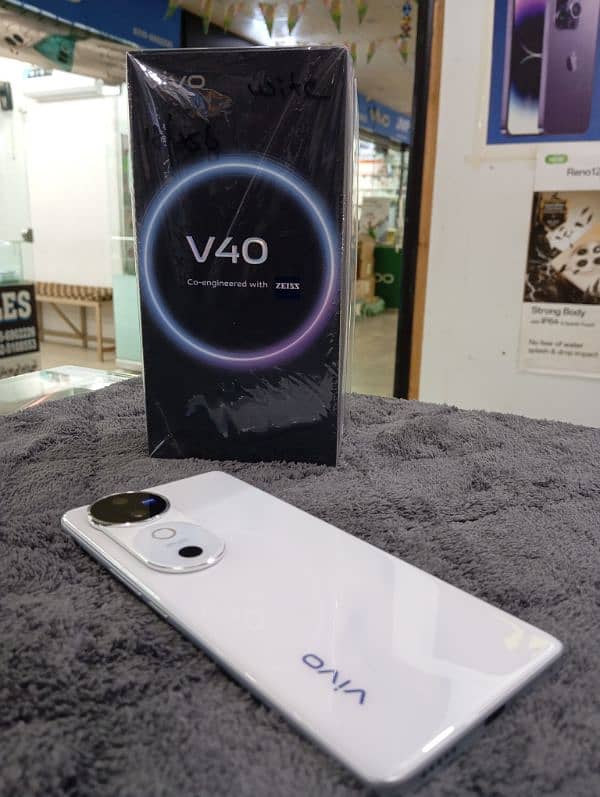 Vivo V40 1