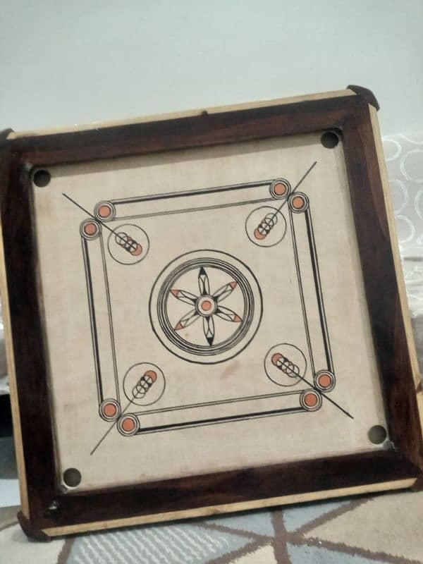 urgent sale carrom board condition 10/9 0