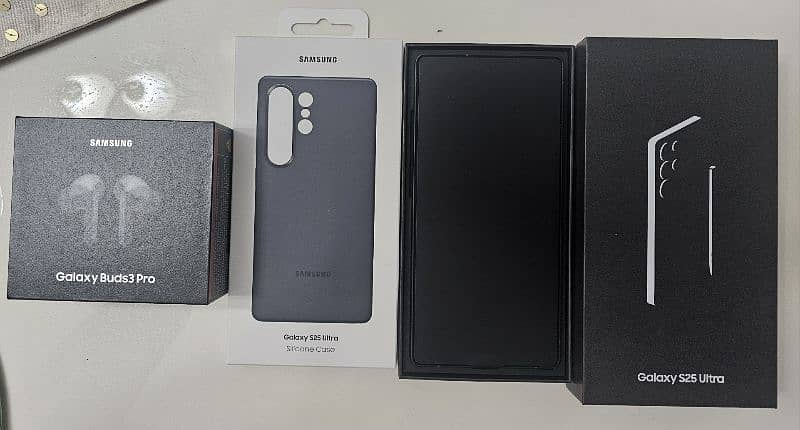 S25 Ultra 512 GB with Earbuds3 pro and Leather case 0