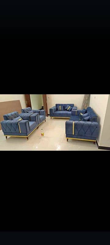 We have a curtain of sofa Poshish. Contact number 03469609848 11