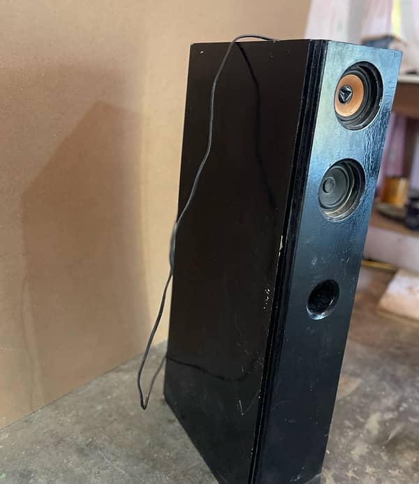 Tower speaker 0