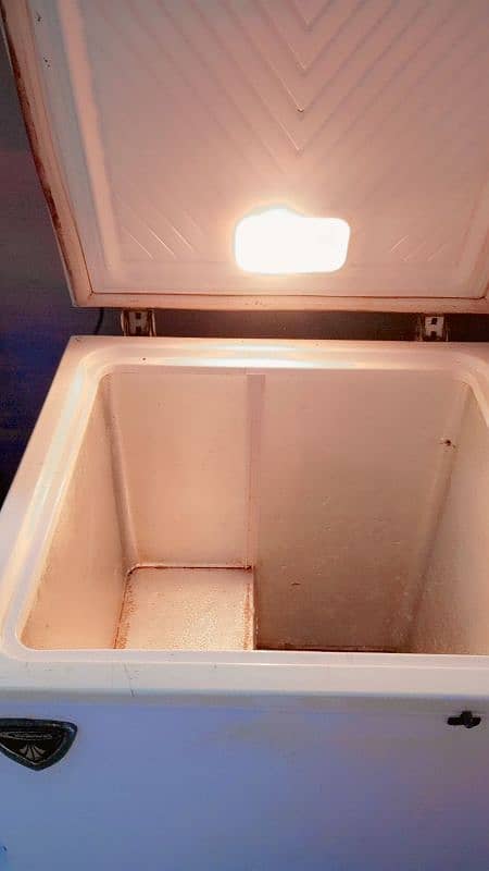 freezer in good condition , 1