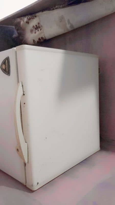 freezer in good condition , 3