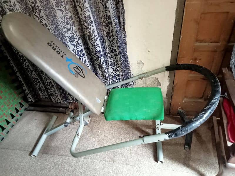 urgent sale 4500 ,03000565051,gym bench 3