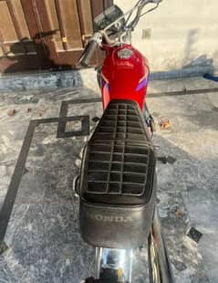 HONDA CG 125 cc FOR SALE URGENT lahore number