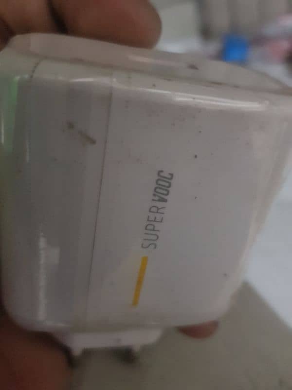 Super VOOC FAST CHARGER 1