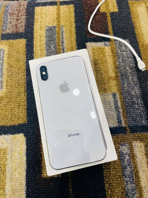 I phone x non pta factory unlock 256Gb with box ufne  sim wrking al ok 5