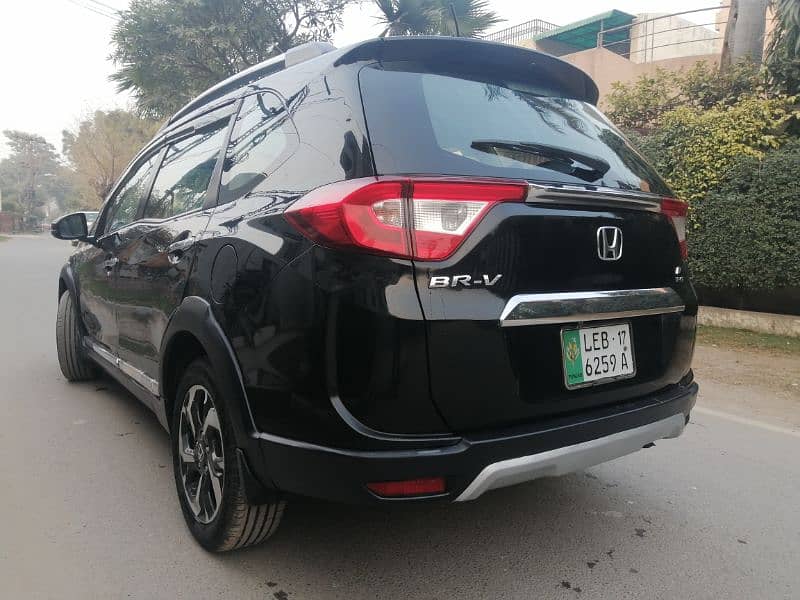 urgent sale Honda BRV model 2017 3