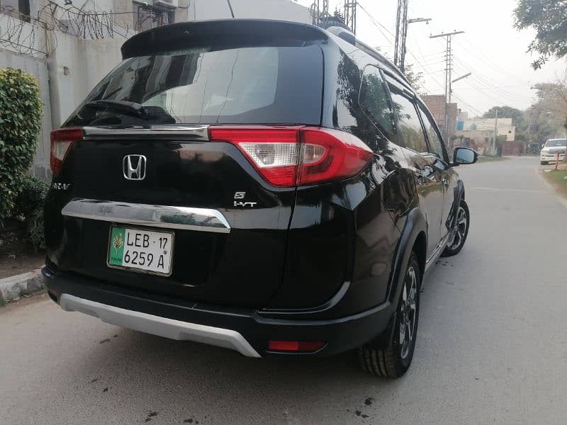 urgent sale Honda BRV model 2017 4