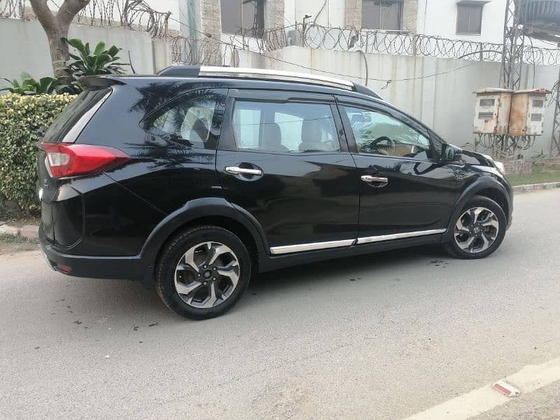 urgent sale Honda BRV model 2017 5