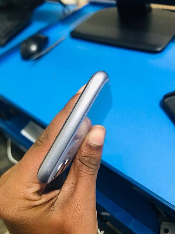 IPHONE 11 NON PTA 55,000 1