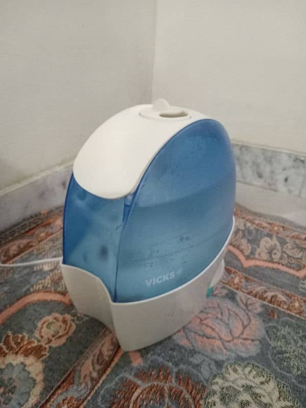 VICKS COOL MIST HUMIDIFIER 1