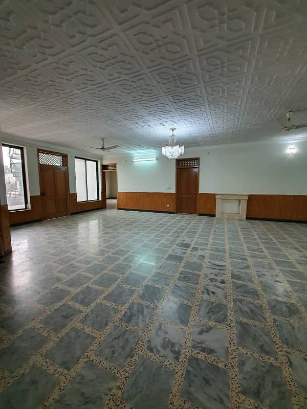 Spacious 1 Kanal House for Rent in E-11, Islamabad - 9 Bedrooms ( Commercial/Residential) 0