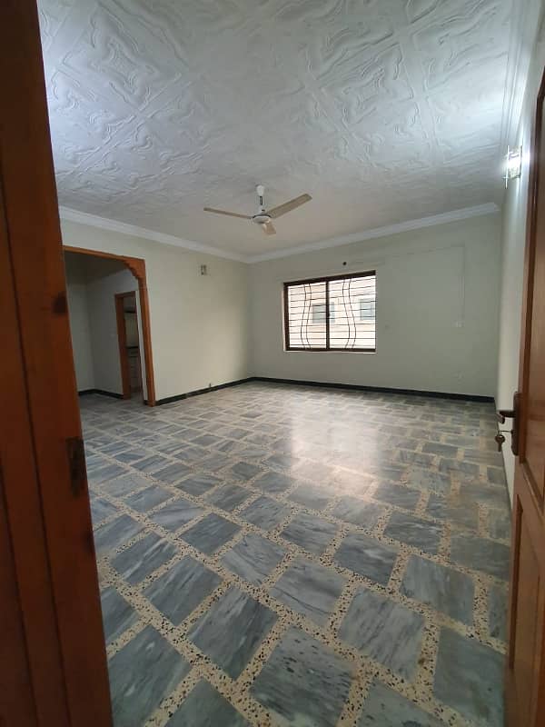 Spacious 1 Kanal House for Rent in E-11, Islamabad - 9 Bedrooms ( Commercial/Residential) 1