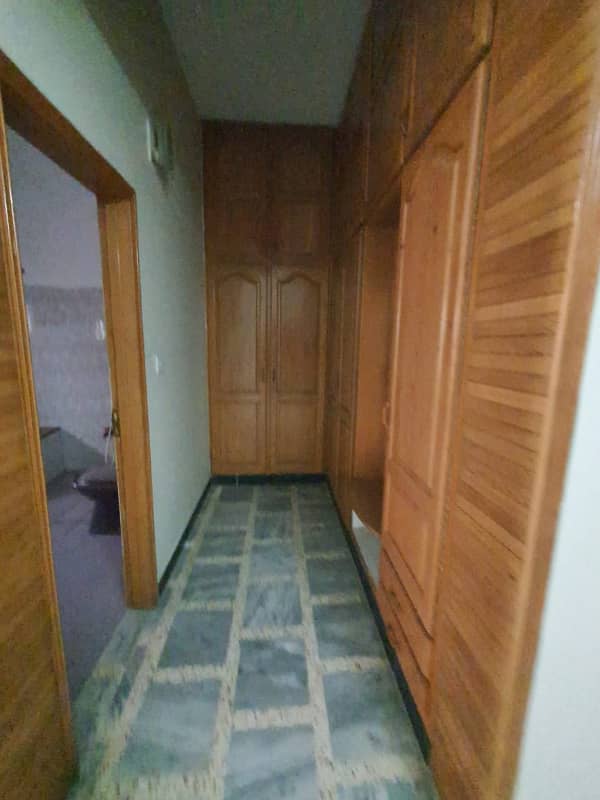 Spacious 1 Kanal House for Rent in E-11, Islamabad - 9 Bedrooms ( Commercial/Residential) 3