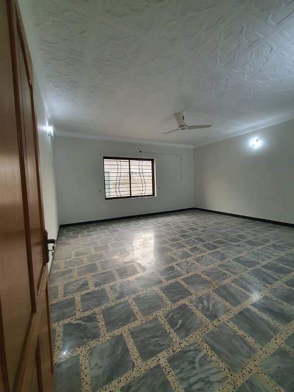 Spacious 1 Kanal House for Rent in E-11, Islamabad - 9 Bedrooms ( Commercial/Residential) 11