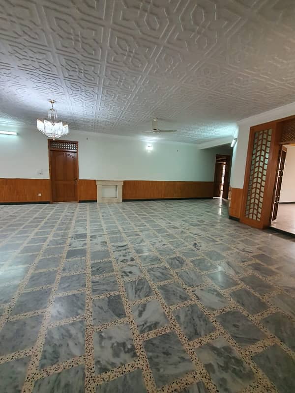 Spacious 1 Kanal House for Rent in E-11, Islamabad - 9 Bedrooms ( Commercial/Residential) 12