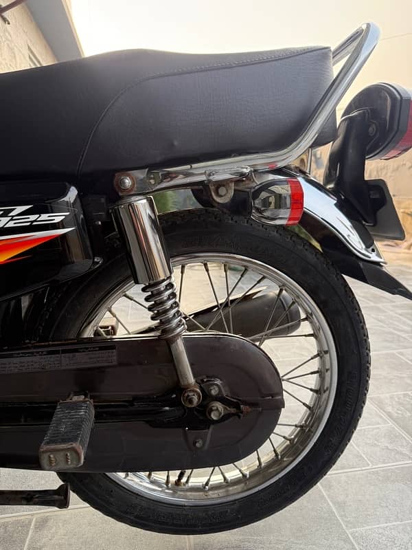 Honda CG-125 black good condition 5