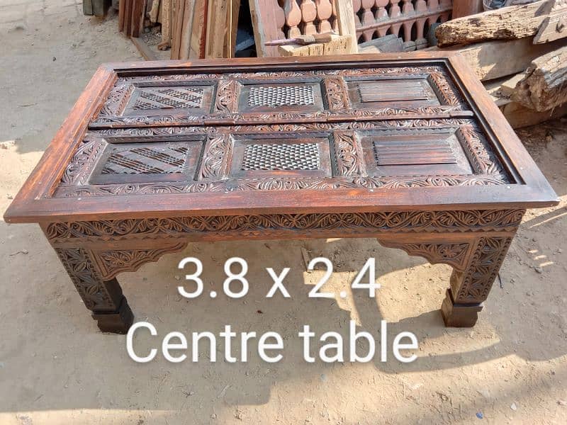 Centre table for sale. Antique design. Pure wood. 0