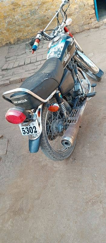 Honda 125 paiso ki zrorat ha jis waja se sale kr raha hun . . . 2