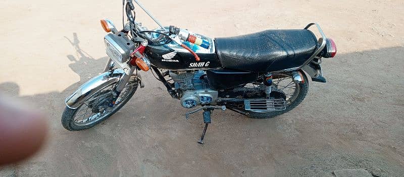 Honda 125 paiso ki zrorat ha jis waja se sale kr raha hun . . . 3