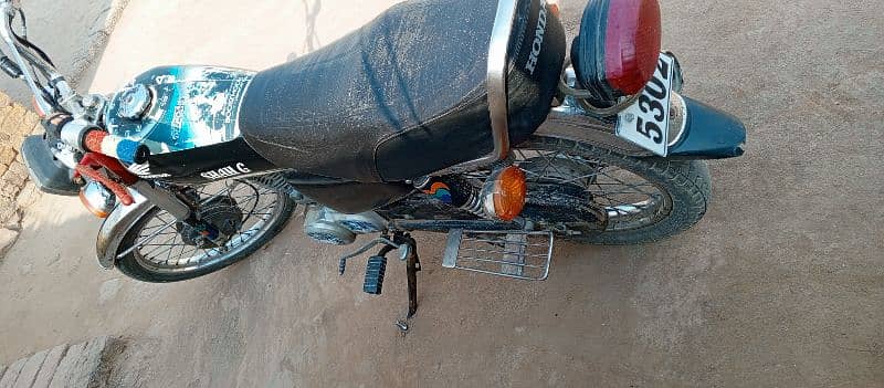 Honda 125 paiso ki zrorat ha jis waja se sale kr raha hun . . . 4