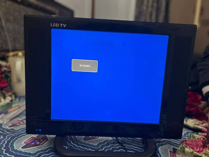 China LED TV 18 inches screen with good condition 2