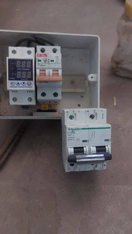 breaker and voltage meter 0