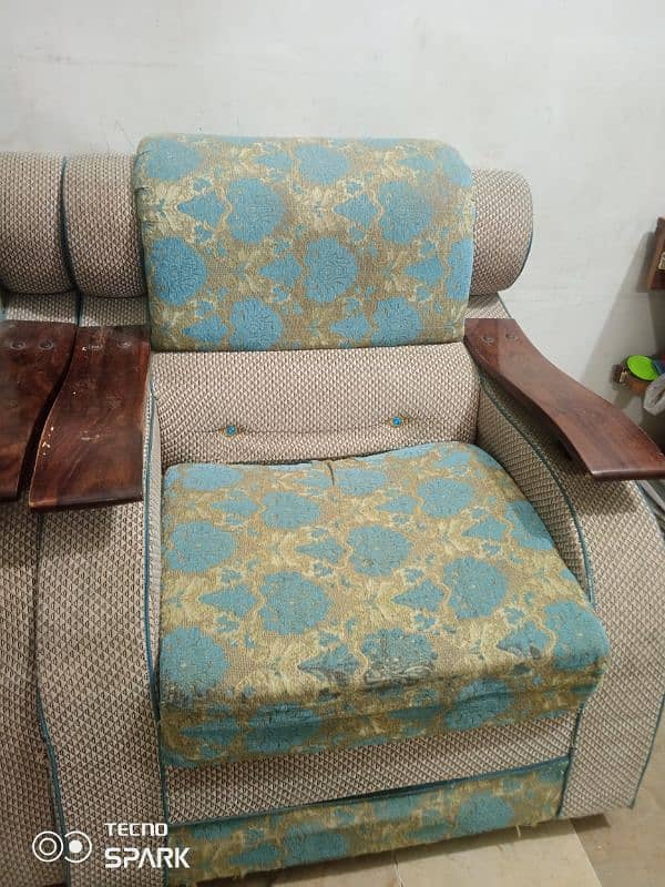 5 seater sofa set, blue colour and design. 5