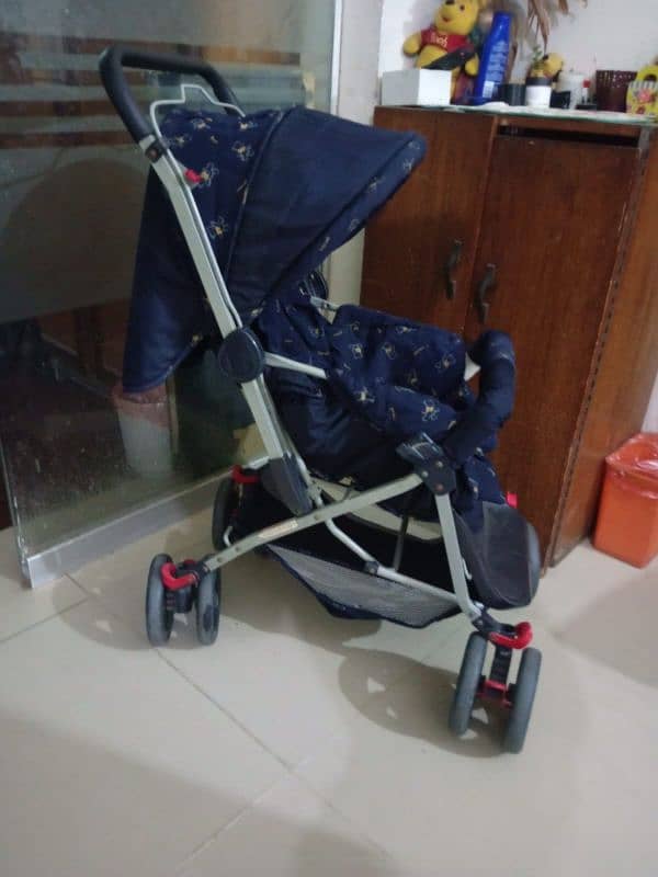 Baby pram very good condition 4