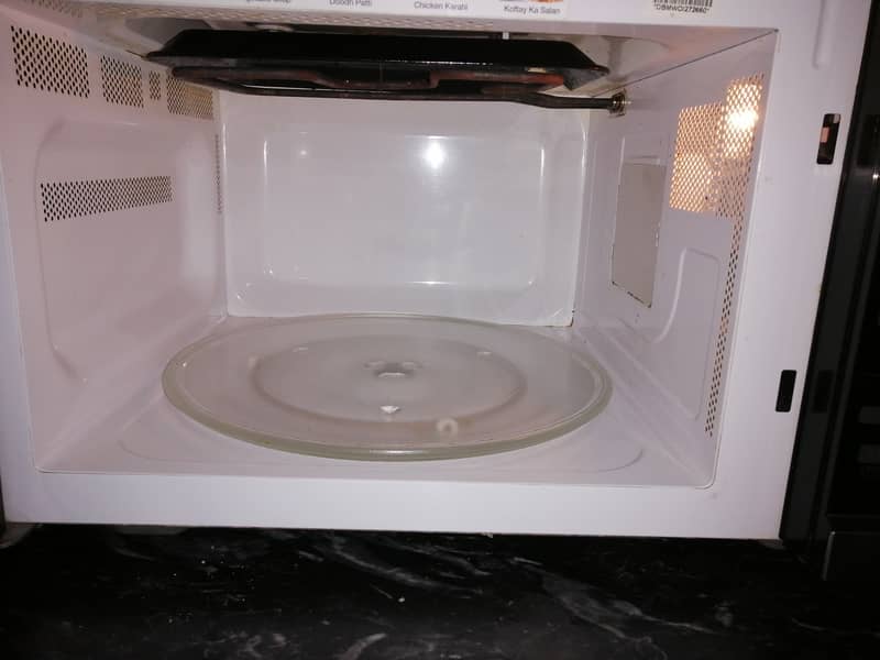 DW 142 HZP Grilling Microwave Oven 1