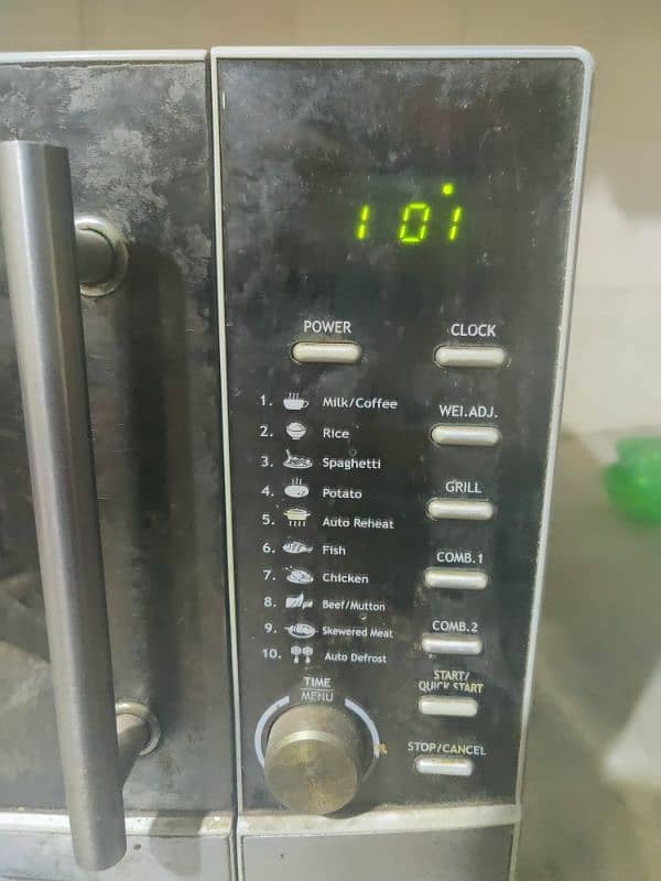 kenwood microwave good condition 1