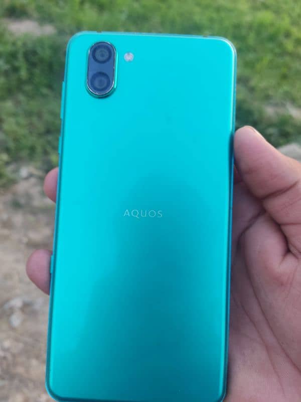 Aquos r3 0