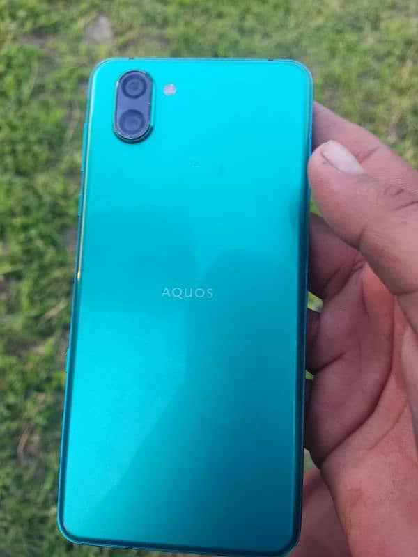 Aquos r3 5