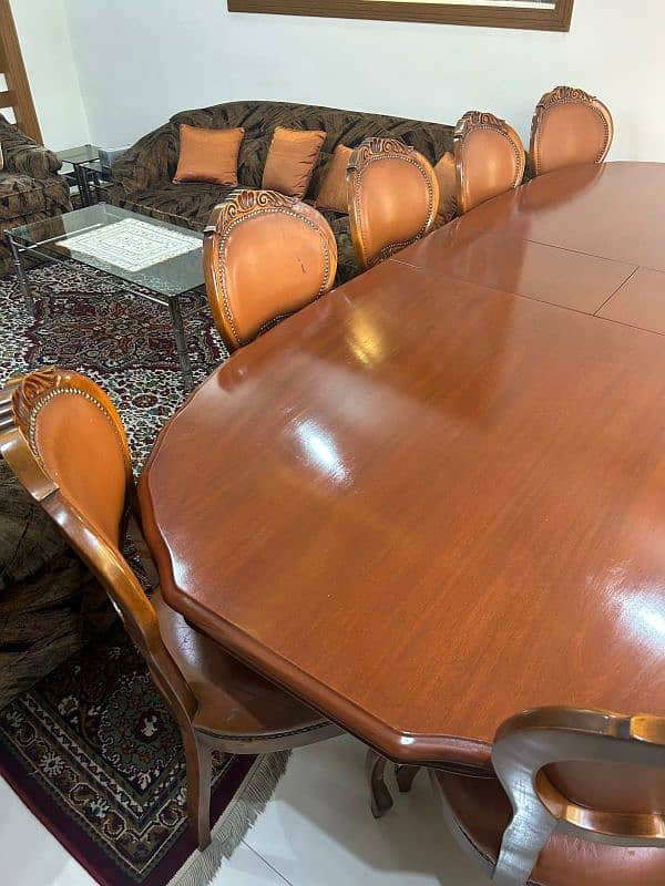 Dining table 0