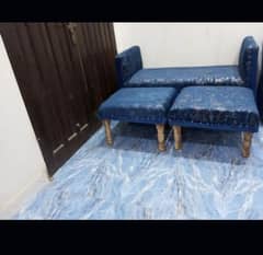 I am selling sofa puffy set