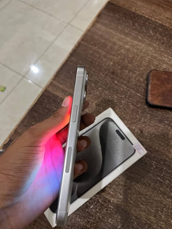 Iphone 15 pro max white Titanium non pta Jv 256gb 10/10 only backcrack 3