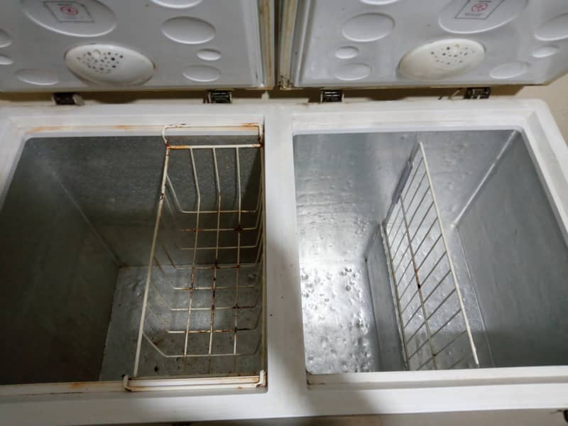 Haier Deep freezer 2 door | Refrigerator in good condition 5