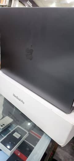 MacBook Pro M3 MAX 64Gb 1TB 40core 18c brand new just 3cycle count