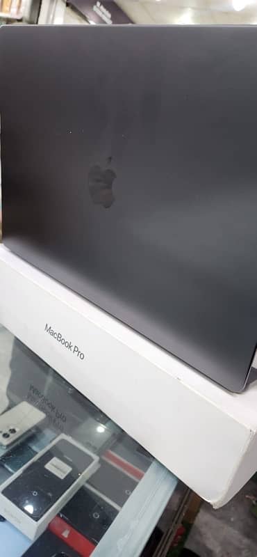 MacBook Pro M3 MAX 64Gb 1TB 40core 18c brand new just 3cycle count 0