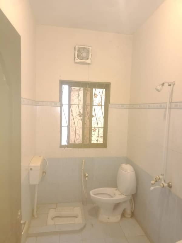 1 KANAL BEAUTIFUL UPPER PORTION AVAILABLE FOR RENT IN VALANCIA HOUSING SOCIETY 1