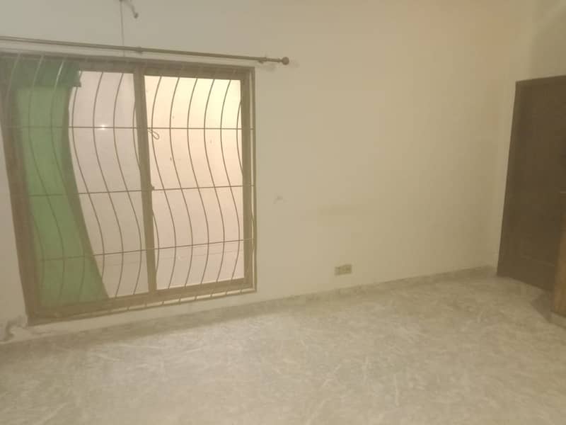 1 KANAL BEAUTIFUL UPPER PORTION AVAILABLE FOR RENT IN VALANCIA HOUSING SOCIETY 2