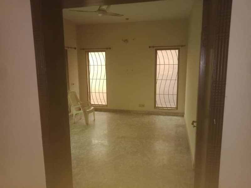 1 KANAL BEAUTIFUL UPPER PORTION AVAILABLE FOR RENT IN VALANCIA HOUSING SOCIETY 4