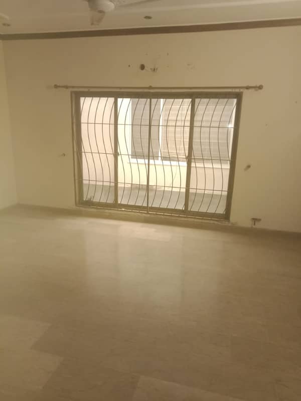 1 KANAL BEAUTIFUL UPPER PORTION AVAILABLE FOR RENT IN VALANCIA HOUSING SOCIETY 7