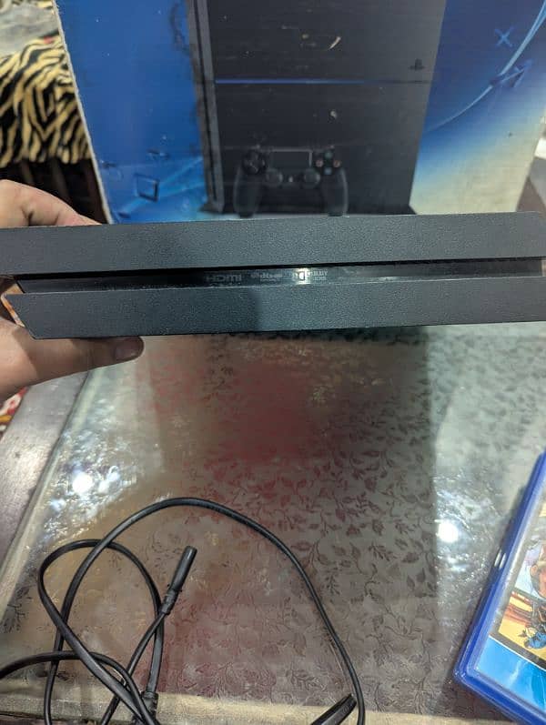 PS4 with box, cable and 1 wireless remote 5